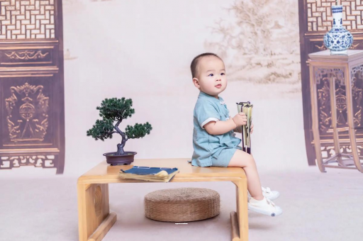 唐山宝宝眼睛肿是什么原因