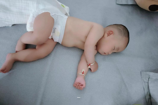 唐山宝宝总是摇头怎么回事